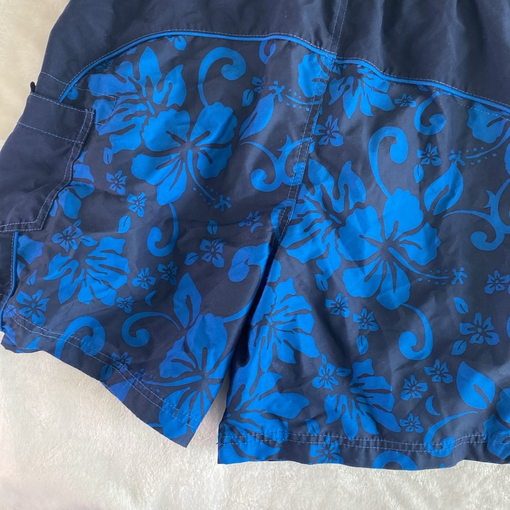 Blue and navy hibiscus print swimming trunks - Picture 10 of 15